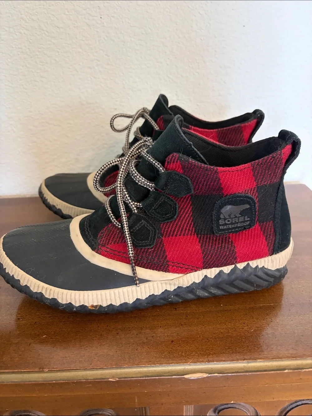 Sorel Out N About Red and Black Buffalo Plaid Lace-Up Waterproof Duck Booties 9